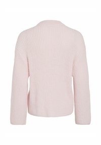 Jasnoróżowy sweter z dzianiny o luźnym kroju, prążkowanej fakturze, długich rękawach i okrągłym dekolcie; pokazany od tyłu, bez dodatkowych detali.