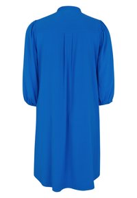 Abito tunica blu con colletto strutturato, maniche a palloncino e vestibilità morbida. Presenta delle pieghe sul retro e un tessuto leggero e liscio.