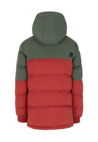 Giacca imbottita con parte superiore verde e parte inferiore rossa. Presenta un cappuccio, polsini elastici e un logo sulla schiena. Texture liscia.