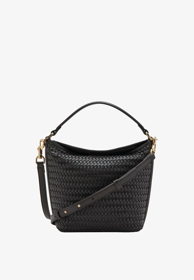 Sac à main en cuir tressé noir avec poignée supérieure et bandoulière réglable avec des ferrures dorées.