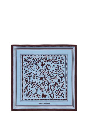 Hellblaues quadratisches Tuch mit dunkelbraunem Blumen- und Schmetterlingsmuster und dunkelbraunem Rand, mit dem Label Marc O’Polo Denim.