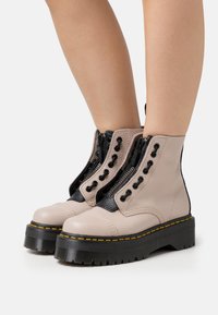Martens SINCLAIR Lace-up ankle boots vintage taupe/taupe