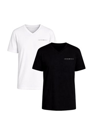 Két Emporio Armani V-nyakú rövid ujjú póló, egy fehér és egy fekete, mindkettőn kis logó a mellkason.