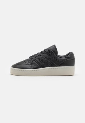 Sneakers laag - black