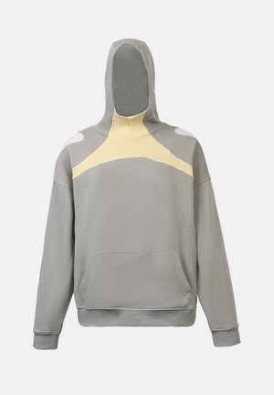 Grå hettegenser med høy krage og hette, med gule og hvite designdetaljer, lomme foran og ribbestrikkede mansjetter og kant. Myk teksturert stoff.