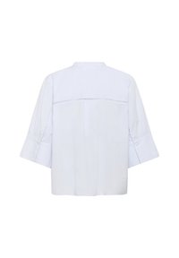 Camicia azzurro chiaro con maniche a tre quarti, dotata di chiusura a bottoni e una linea orizzontale di dettagli a occhio sul retro.