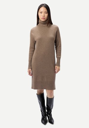 NAHTLOSES -MIT ROLLKRAGEN - Robe pull - taupe