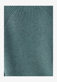 Geselecteerd, sage green