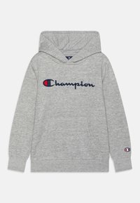 Felpa grigia con cappuccio dotata di tasca a marsupio, logo "Champion" ricamato in blu navy e piccolo patch con logo sulla manica sinistra.