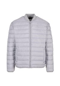 Lys grå pufferjakke med quiltet design, lynlås foran, ribbet krave og to sidelommer. Fremstillet af glat, let materiale.