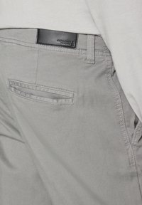 JPSTACE JJHARLOW - Chino - sedona sage