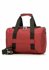 Borsa a viaggio in tessuto rosso con manici e dettagli neri. Dotata di apertura superiore con zip, manico laterale e tracolla regolabile.
