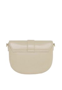 Beżowa torebka kopertówka z imitacji skóry z klapką, zaokrąglonym dnem i tonowanym przeszyciem. Wyposażona w akcenty ze złotego metalu.