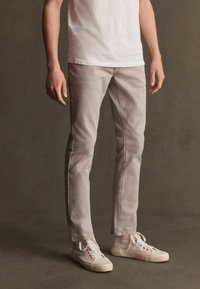 Next Authentic Stretch - Egyenes szárú farmer - stone