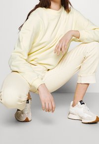 Monki Sudadera - light yellow