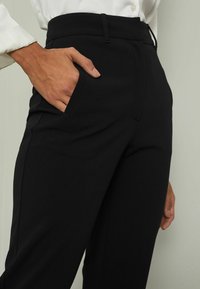 Lipsy PETITE FIT - TAILORED  - Püksid - black