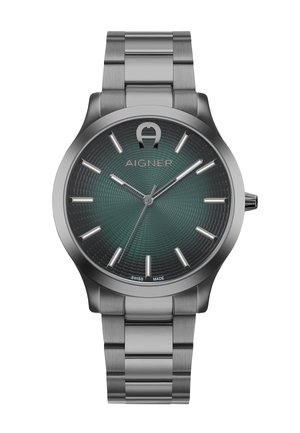 Edelstahl-Armbanduhr mit grün strukturiertem Zifferblatt, silbernen Stundenmarkierungen, drei Zeigern, Aigner-Logo bei 12 Uhr und Swiss Made Aufschrift bei 6 Uhr.
