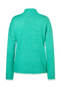 Türkisfarbener Pullover mit geripptem Halsausschnitt und Saum, strukturiertem Stoff, abgesenkten Schultern und weißen gewellten Akzenten am unteren Rand.