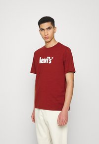 Levi's® SS RELAXED FIT TEE - T-shirt estampada - fired brick