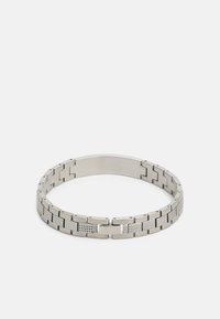 Bracelet en acier inoxydable avec des maillons lisses et texturés alternés, au fini poli élégant et à fermeture à clapet.