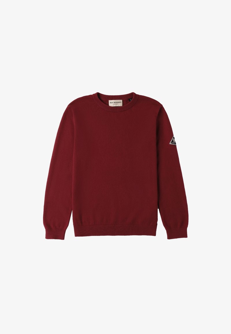 Burgunderfarbener Strickpullover mit langen Ärmeln, runder Halslinie, gerippten Bündchen und Saum, der ein dreieckiges Patch am linken Ärmel aufweist.