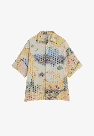 Chemise à manches courtes avec boutons, motif abstrait multicolore en tons pastel jaune, bleu, rose et noir sur fond clair.