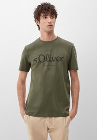 s.Oliver LOGO - T-shirt print - khaki oliv placed