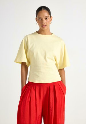 Lindex, LINDEX T-SHIRT WITH WIDE SLEEVES LINDEX - T-shirts basic - light yellow