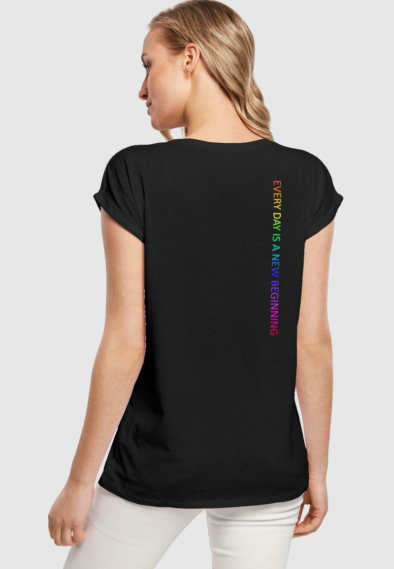 Merchcode HOPE RAINBOW EXTENDED SHOULDER - T-shirts med print - black