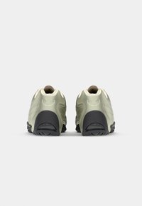 adidas Originals ADIRACER - Sporta apavi - alumina