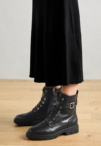 Platform-nilkkurit - black