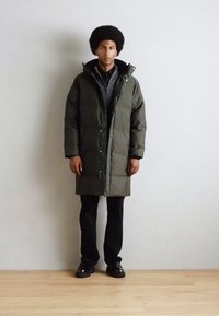 Lindbergh COAT - Ziemas mētelis - dark green
