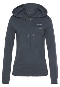 Sudadera con cremallera de color gris oscuro, con un logotipo frontal, capucha con cordón y bolsillos laterales. Fabricada con una tela suave y con puños y dobladillo acanalados.