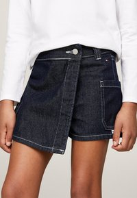 Tommy Hilfiger WASH - Shorts di jeans - rinse