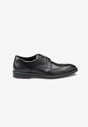 Chaussure habillée en cuir noir avec détails de brogue, design à lacets, bout rond et semelle en caoutchouc contrastée. Pas de logos ou d'embellissements visibles.
