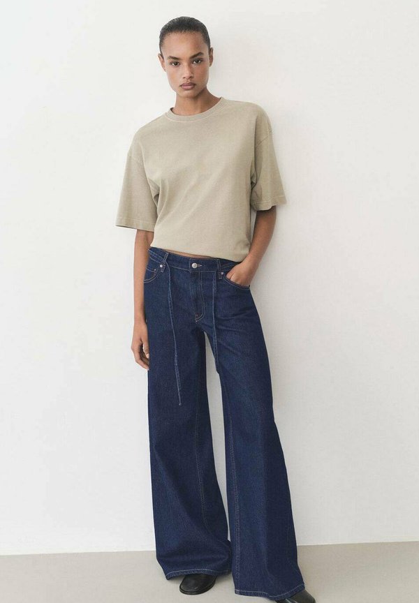 OLIVIA - Flared Jeans3