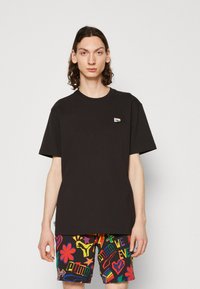 Puma DOWNTOWN PRIDE - T-shirt basic - black