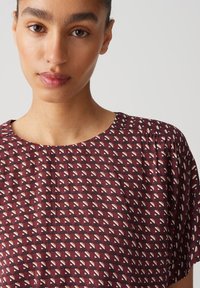 OPUS LOOSE FIT PRINT - Camicetta - cassis