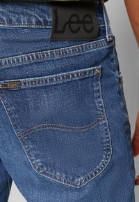 Lee DAREN ZIP FLY - Calças de ganga de perna direita - dark stone