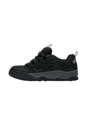 Sneaker bassa nera con tessuto strutturato e suola in gomma, con linguette ad anello e lacci neri con occhielli in plastica.