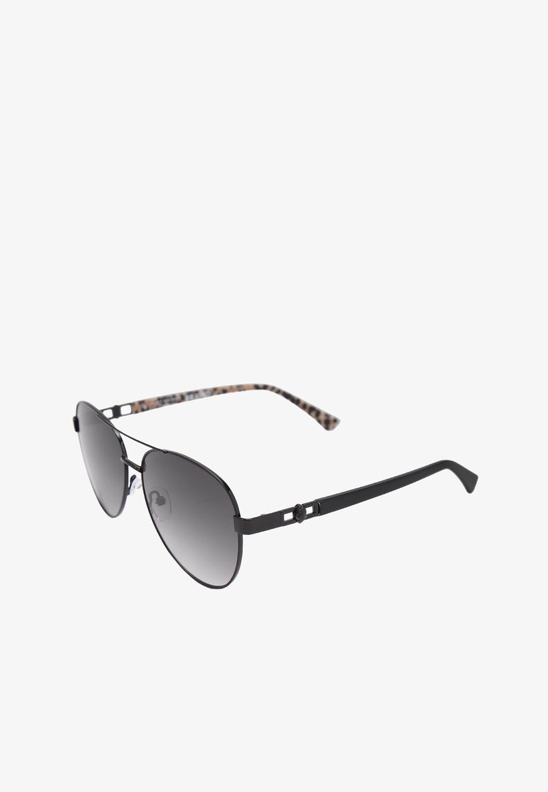 Czarne okulary aviatory z szarymi gradientowymi soczewkami i leopardskim wzorem wewnętrznych ramion, na białym tle.