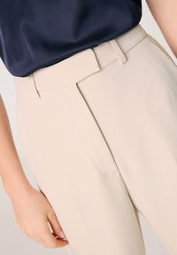 Taifun LANG ELEGANTE MIT WIDE LEG
 - Stoffhose - seashell