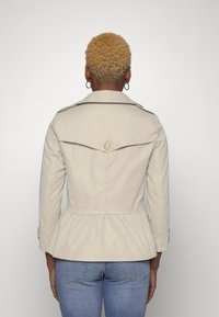 ONLY Petite Tunn jacka - beige