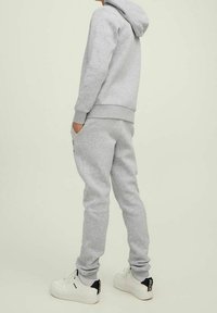 Jack & Jones Junior JPSTLOGO - Träningsbyxor - light grey melange