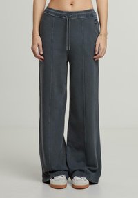 Brede joggingsbroek in donkergrijze katoenmix, met een elastische tailleband met koord, zijnaad en een klein logodetail.