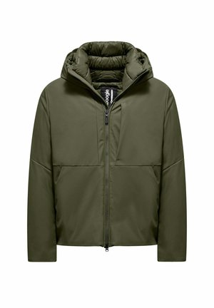 Giacca invernale imbottita verde oliva con cappuccio e zip frontale, mostrata su uno sfondo bianco.