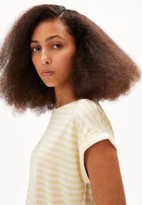 ARMEDANGELS JILAANA STRIPES  - T-shirt print - pastel green oatmilk