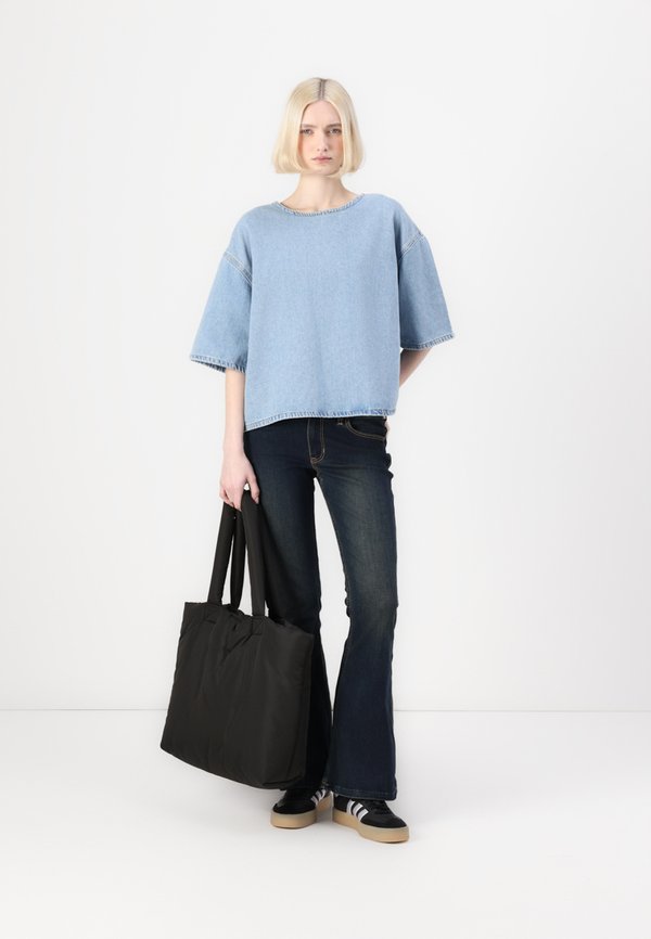 Low-Rise Dark Wash Flare Jeans - Flared Jeans - dark clean2