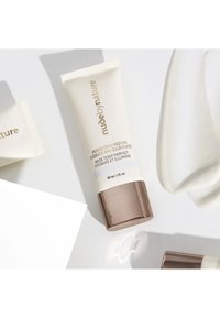 Nude by Nature NUDE BY NATUREPERFECTING PRIMER HYDRATE AND ILLUMINATE  - Highlighter