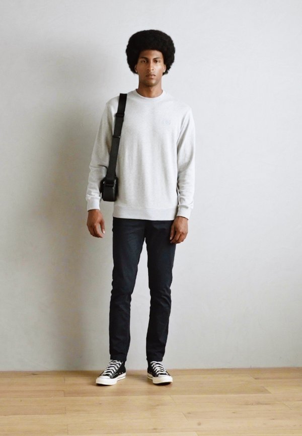 CORE MOTT - Chinos - night2